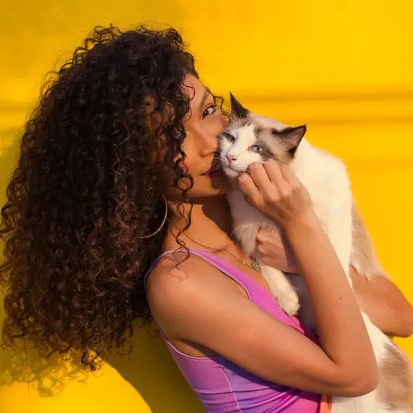 how to fix frizzy hair